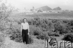 1955, Workuta, Komi ASRR, ZSRR.
Jerzy Andruszkiewicz na tle kopalni 16 (Szu-2).
Fot. NN, zbiory Ośrodka KARTA, udostępnił Jerzy Andruszkiewicz.

