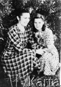 1954, Karaganda, Karagandyjska obł., Kazachska SRR, ZSRR.
Ukrainki (nazwiska nieznane), znajome Wiery Bujalskiej z obozu w Dolince.
Fot. NN, zbiory Ośrodka KARTA, udostępniła Irena Bujalska