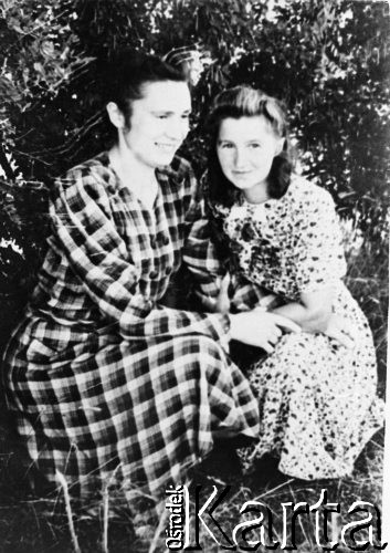 1954, Karaganda, Karagandyjska obł., Kazachska SRR, ZSRR.
Ukrainki (nazwiska nieznane), znajome Wiery Bujalskiej z obozu w Dolince.
Fot. NN, zbiory Ośrodka KARTA, udostępniła Irena Bujalska