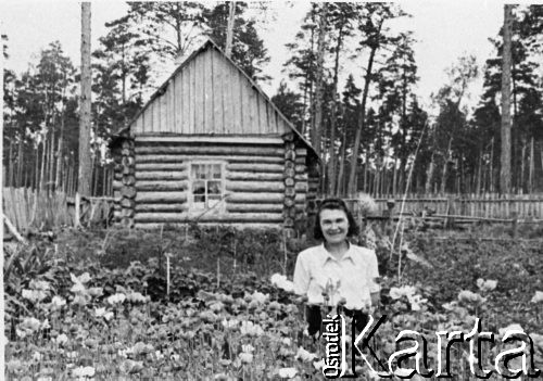 Ok. 1954, Turopaczew, Niżnyj Ingasz, Krasnojarski Kraj, ZSRR. 
Józefa Bródka (znajoma T. Bukowego z konspiracji w Samborze) na zesłaniu.
Fot. NN, zbiory Ośrodka KARTA, udostępnił Tadeusz Bukowy