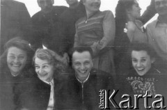 1955, Workuta, Komi ASRR, ZSRR.
Polacy zwolnieni z łagrów Workuty, od lewej: Hanna Grzywacz, Barbara Dudycz, Michał Tatarzycki i Natalia Zarzycka.
Fot. Michał Tatarzycki, zbiory Ośrodka KARTA, udostępnił Michał Tatarzycki