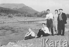 1953, Norylsk, Krasnojarski Kraj, ZSRR
Grupa Polaków, byłych więźniów łagrów nad potokiem Jergołag; pierwszy z lewej - Wacław Olasikowicz, pozostałe osoby NN.  
Fot. NN, zbiory Ośrodka KARTA, przekazał Wacław Olasikowicz