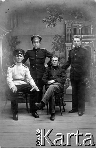 10.02.1918, miejsce nieznane, Rosja.
Żołnierze armii carskiej, podpis na odwrocie: 