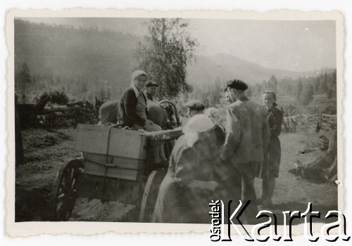 1956, Bułtusuk, Krasnojarski Kraj, ZSRR.
Polacy na zesłaniu, n/z rodzina Styczyńskich wyjeżdża do Polski.
Fot. NN, kolekcja Marii Suchodolskiej, zbiory Fundacji Ośrodka KARTA