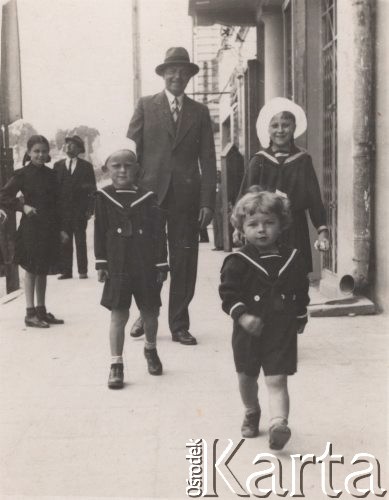 Wrzesień 1939, Równe, Wołyń, Polska
Alicja Godowska z braćmi Bolesławem i Zdzisławem.
Fot. NN, zbiory Ośrodka KARTA, udostępniła Alicja Dymecka
