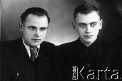 1954, Wilno, Litwa.
Portret dwóch mężczyzn. Polacy, byli więźniowie łagrów w oczekiwaniu na wyjazd do Polski. Od lewej: Piotr Karpowicz, Jerzy Picheta.
Fot. NN, zbiory Ośrodka KARTA, udostępnił Piotr Karpowicz