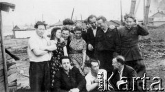 1955, Workuta, Komi ASRR, ZSRR.
Polacy zwolnieni z sowieckich łagrów. Trzeci z prawej stoi Wiktor Jagoda.
Fot. NN, zbiory Ośrodka KARTA, udostępnił Eryk Barcz.


