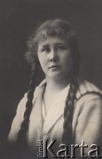 1924, Poniewież, Litwa
Portret młodej kobiety.
Fot. NN, zbiory Ośrodka KARTA, udostępniła Dorota Cywińska.
 
