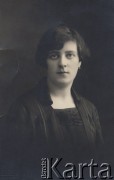 1930, brak miejsca, Litwa
Portret młodej kobiety.
Fot. NN, zbiory Ośrodka KARTA, udostępniła Dorota Cywińska.
 
