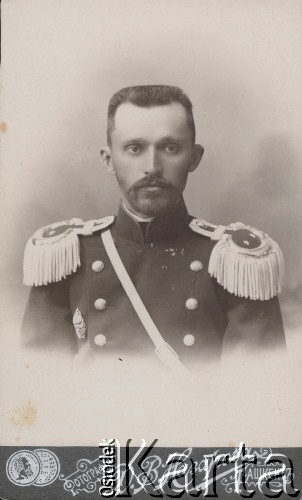 29.05.1909, Taszkient, Rosja
Oficer armii carskiej, portret.
Fot. D.W. Nazarowa, zbiory Ośrodka KARTA, udostępniła Dorota Cywińska.
 
