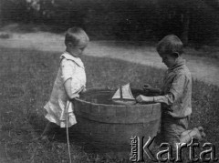 Przed 1914, Godzie, Litwa, Rosja
Irena i Czesław Ciemnołońscy.
Fot. NN, zbiory Ośrodka KARTA, udostępniła Dorota Cywińska.
 
