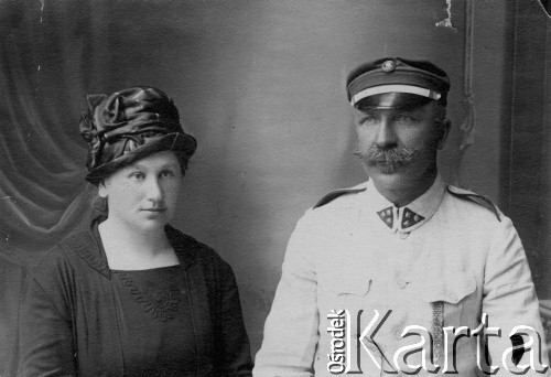 Przed 1914, brak miejsca, Litwa, Rosja
Elżbieta i Ludwik Ciemnołońscy, właściciele majątku Godzie w powiecie poniewieskim.
Fot. NN, zbiory Ośrodka KARTA, udostępniła Dorota Cywińska.
 
