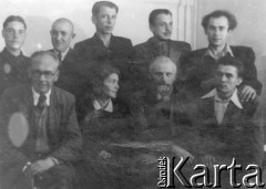 1955, Inta, Komi ASRR, ZSRR.
Polacy zwolnieni z łagrów podczas pobytu na zesłaniu, podpis na odwrocie: 