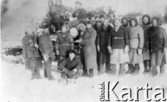 Marzec 1941, 7. uczastek k. Kotłasu, Archangielska obł., ZSRR.
Więźniowie łagru pracujący w tajdze; czwarta z prawej: Emilia Gogół.
Fot. NN, zbiory Ośrodka KARTA, udostępnił Franciszek Radecki