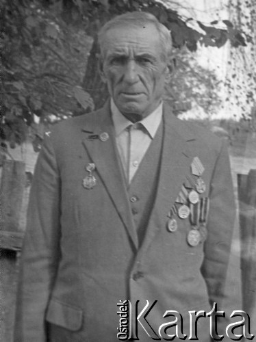 Lata 60-te, brak miejsca, Białoruś, ZSRR
Józef Płotnicki, portret z medalami.
Fot. NN, zbiory Ośrodka KARTA, udostępniła Helena Płotnicka.


