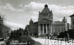 1942, Arad, Rumunia
Pałac Kultury. Kartka pocztowa wysłana w maju 1942 z Aradu do Stanisława Jezierskiego mieszkającego w Ocnele Mari.
Fot. NN, zbiory Ośrodka KARTA, udostępnił Tadeusz Dubicki.
