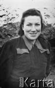 27.02.1955, Magadan, Magadańska obł., ZSRR.
Irena Olizar po zwolnieniu z łagrów Kołymy - portret na tle krajobrazu.
Fot. NN, zbiory Ośrodka KARTA, udostępniła Irena Olizar