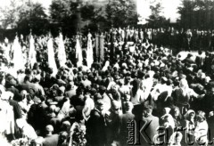 Sierpień 1941, Złoczów, Ukraina, ZSRR.
Pogrzeb ofiar zamordowanych w czasie II wojny światowej.
Fot. NN, zbiory Ośrodka KARTA, przekazała Hanna Wieczorek.
