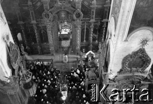 1941, Smoleńsk, ZSRR.
Wierni zgromadzeni na nabożeństwie w cerkwi. 
Fot. z albumu gen. Hellmutha Bienecka, przekazał Piotr Kleeberg, zbiory Fundacji Ośrodka KARTA