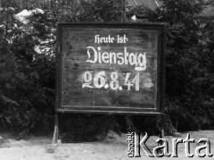 26.08.1941, Smoleńsk, ZSRR.
Kwatery lotników niemieckich w lasach koło Smoleńska, tablica z napisem: 