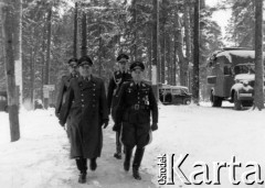 1941, Smoleńsk, ZSRR.
Kwatery lotników niemieckich w lasach koło Smoleńska, grupa oficerów. 
Fot. z albumu gen. Hellmutha Bienecka, przekazał Piotr Kleeberg, zbiory Fundacji Ośrodka KARTA