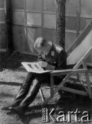 1941, Smoleńsk, ZSRR.
Kwatery lotników niemieckich w lasach koło Smoleńska, oficer lotnictwa. 
Fot. z albumu gen. Hellmutha Bienecka, przekazał Piotr Kleeberg, zbiory Fundacji Ośrodka KARTA