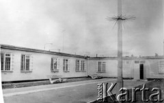 Sierpień 1982, Kwidzyn, Polska
Stan wojenny - więzienie w Kwidzyniu, w tym czasie służące w całości jako ośrodek internowania.
Fot. Julian Zydorek, zbiory Ośrodka KARTA

