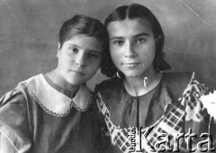 15.02.1944, Stalinabad (ob. Duszanbe), Tadżycka SRR, ZSRR.
Eulalia Hubert (obecnie Olsiewicz, z lewej) podczas pobytu w ZSRR. Z prawej Emma Udowiczenko.
Fot. NN, zbiory Ośrodka KARTA, udostępniła Eulalia Olsiewicz