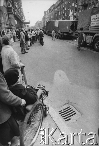 Czerwiec 1981, Poznań, Polska.
Transport elementów pomnika Ofiar Czerwca 1956.
Fot. Wacław Rymko, zbiory Ośrodka KARTA

