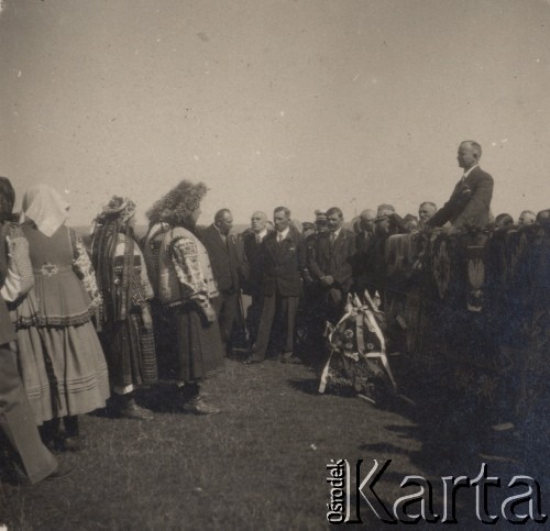 16.09.1934, Horodenka, woj. Stanisławów, Polska.
Uroczyste obchody Dnia Rolnika.
Fot. NN, zbiory Ośrodka KARTA, kolekcję Edwarda Skrzyńskiego udostępniła Izabella Srzednicka.
 
