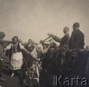 16.09.1934, Horodenka, woj. Stanisławów, Polska.
Uroczyste obchody Dnia Rolnika.
Fot. NN, zbiory Ośrodka KARTA, kolekcję Edwarda Skrzyńskiego udostępniła Izabella Srzednicka.
 
