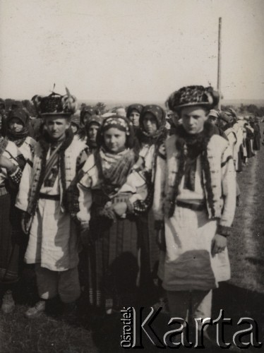 16.09.1934, Horodenka, woj. Stanisławów, Polska.
Uroczyste obchody Dnia Rolnika.
Fot. NN, zbiory Ośrodka KARTA, kolekcję Edwarda Skrzyńskiego udostępniła Izabella Srzednicka.
 
