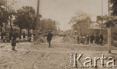 1933, Horodenka, woj. Stanisławów, Polska.
Ulica Legionów przed przebudową.
Fot. NN, zbiory Ośrodka KARTA, kolekcję Edwarda Skrzyńskiego udostępniła Izabella Srzednicka