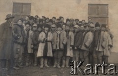 1935, Horodenka, woj. Stanisławów, Polska.
Uczestnicy pokazów żywienia bydła.
Fot. NN, zbiory Ośrodka KARTA, kolekcję Edwarda Skrzyńskiego udostępniła Izabella Srzednicka