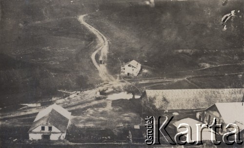 1934-1935, Rakowiec, powiat Horodenka, woj. Stanisławów, Polska.
Drogi gminne koło wsi Rakowiec.
Fot. NN, zbiory Ośrodka KARTA, kolekcję Edwarda Skrzyńskiego udostępniła Izabella Srzednicka