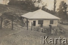 1934, Strzylcze, powiat Horodenka, woj. Stanisławów, Polska.
Łaźnia gromadzka.
Fot. NN, zbiory Ośrodka KARTA, kolekcję Edwarda Skrzyńskiego udostępniła Izabella Srzednicka