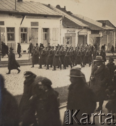 3.05.1934, Horodenka, woj. Stanisławów, Polska.
Obchody święta 3-go Maja, oddział Straży Granicznej.
Fot. NN, zbiory Ośrodka KARTA, kolekcję Edwarda Skrzyńskiego udostępniła Izabella Srzednicka