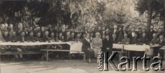 1934, Horodenka, woj. Stanisławów, Polska.
Śniadanie dla poborowych.
Fot. NN, zbiory Ośrodka KARTA, kolekcję Edwarda Skrzyńskiego udostępniła Izabella Srzednicka