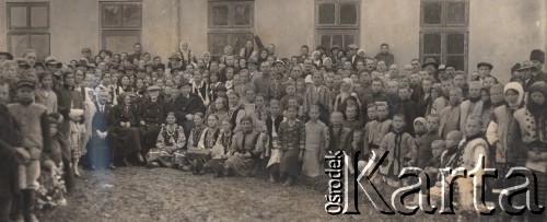 21.10.1934, Horodenka, woj. Stanisławów, Polska.
Zakończenie kursu Przysposobienia Rolniczego.
Fot. NN, zbiory Ośrodka KARTA, kolekcję Edwarda Skrzyńskiego udostępniła Izabella Srzednicka