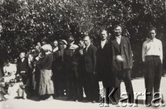 21.08.1938, Żołoby, Wołyń, Polska.
Zakończenie prac dziecińca, dzieci, wychowawcy i rodzice.
Fot. NN, zbiory Ośrodka KARTA, kolekcję Edwarda Skrzyńskiego udostępniła Izabella Srzednicka.
 
