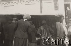 10.09.1938, Poczajów, Wołyń, Polska.
Kramy podczas odpustu.
Fot. NN, zbiory Ośrodka KARTA, kolekcję Edwarda Skrzyńskiego udostępniła Izabella Srzednicka.
 
