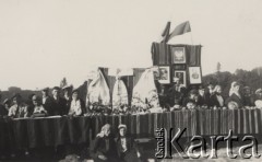 27.09.1938, Uhorsk, Wołyń, Polska.
Zakończenie konkursów rolniczych, wystawa płodów rolnych.
Fot. NN, zbiory Ośrodka KARTA, kolekcję Edwarda Skrzyńskiego udostępniła Izabella Srzednicka.
 

