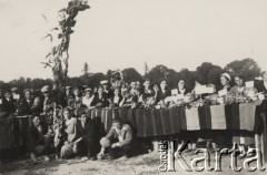 27.09.1938, Uhorsk, Wołyń, Polska.
Zakończenie konkursów rolniczych, wystawa płodów rolnych.
Fot. NN, zbiory Ośrodka KARTA, kolekcję Edwarda Skrzyńskiego udostępniła Izabella Srzednicka.
 
