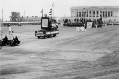 1953, Magadan, Kołyma, ZSRR.
Parada sportowców.
Fot. NN, zbiory Ośrodka KARTA, udostępniła Katarzyna Cal