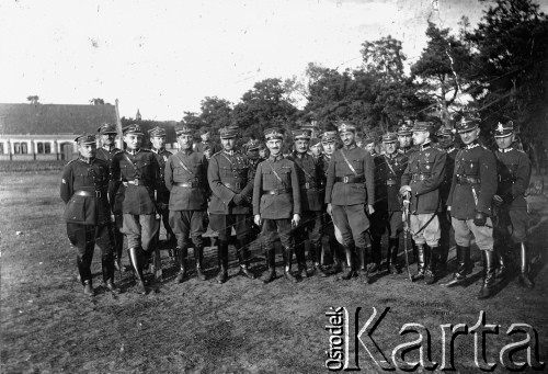 1924, Toruń, Pomorskie woj., Polska.
Oficerowie Wojska Polskiego i zagraniczni goście.
Fot. J. Mełnicki, zbiory Ośrodka KARTA, udostępniła Joanna Jurkowska.

