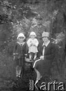 Przed 1939, brak miejsca.
Polacy represjonowani w ZSRR. Marian Warmuzek, żołnierz WP, jeniec Starobielska zamordowany w Charkowie; na zdjęciu z rodziną.
Fot. NN, zbiory Ośrodka KARTA, udostępniła Maria Werndl