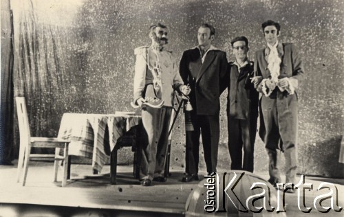 Lipiec 1957, Strzelce Opolskie, Polska.
 Zakład Karny w Strzelcach Opolskich. Teatr więzienny 