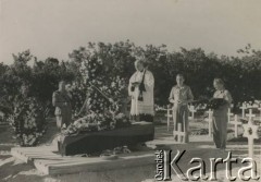 26.07.1946, Aleksandria, Egipt.
Pogrzeb ś.p. podpułkownika Ignacego Szańskiego (?). Fotografia była własnością wuja ofiarodawczyni Władysława Ławrenczuka, który był w Armii Andersa.
Fot. NN, zbiory Ośrodka KARTA, udostępniła Janina Warno