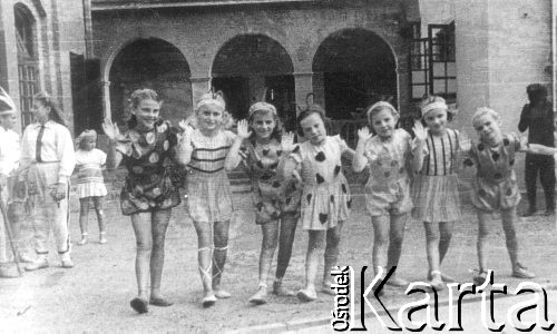 1944, Koja, Uganda, Afryka Wschodnia.
Przedstawienie 
