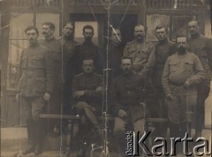 1918, Zasław, Ukraina, Rosja.
Grupa żołnierzy Legionów, trzeci od lewej stoi Eugeniusz Wilczyński.
Fot. NN, zbiory Ośrodka KARTA, kolekcję Eugeniusza Wilczyńskiego udostępniła Marta Simon.
 
